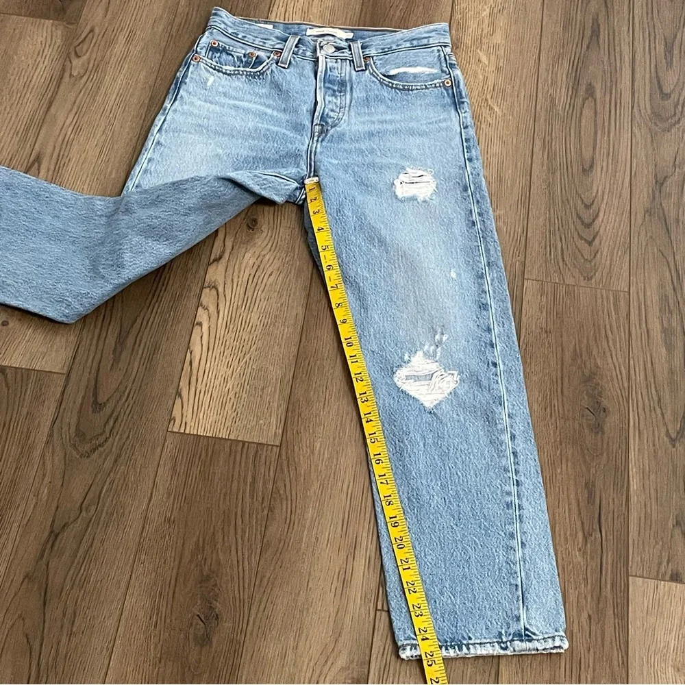 Levis Premium Wedgie Straight Button Fly Denim Light wash Blue Jeans Women’s 25‎